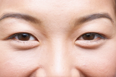 减少眼纹的几种方法，维护明亮双眸丨怎么能减少眼纹